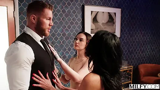 Tante seksi anissa kate dan paris lincoln nyepong dan ngentot kontol pria tukang layanan kamar