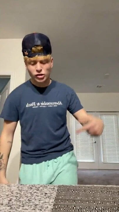 Straight Superior Man Needs to be Worshiped