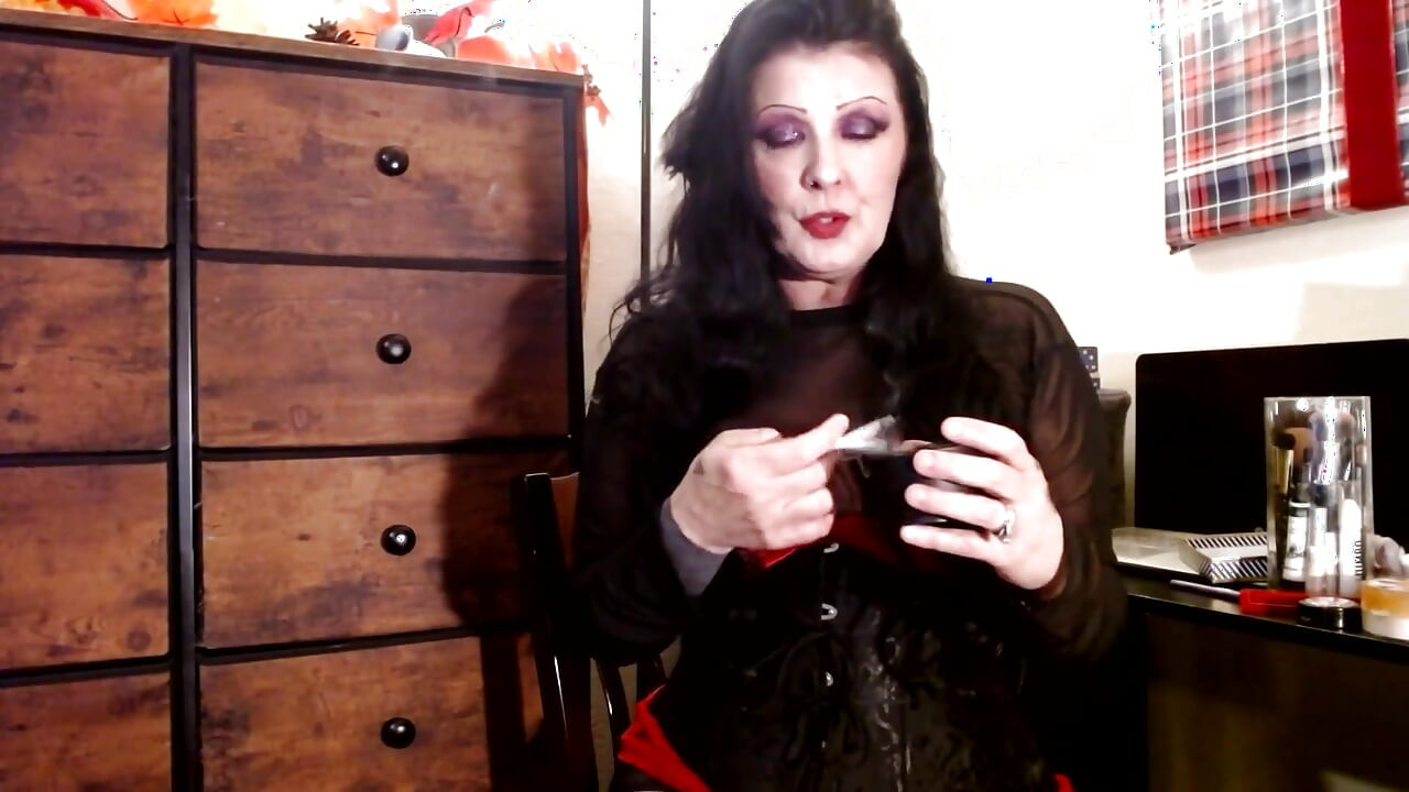 भारी धूम्रपान करने वाली परिपक्व