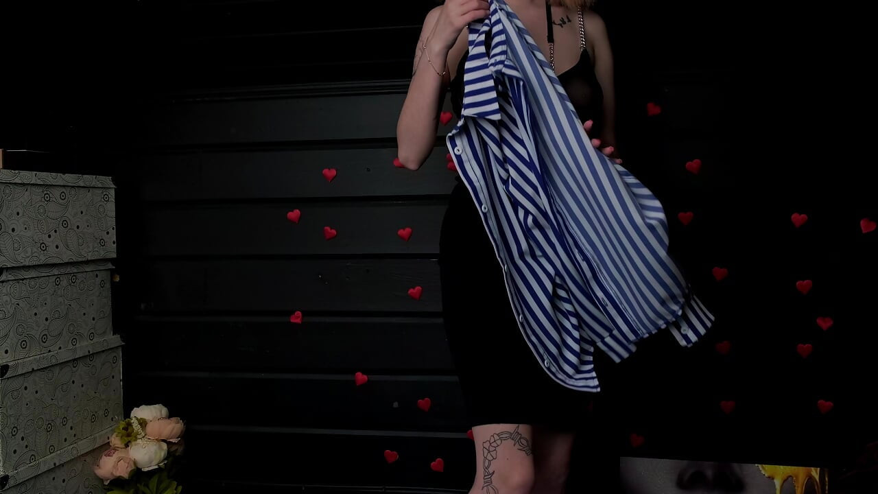 Striptease con masturbación y nalgadas. Doctor follame