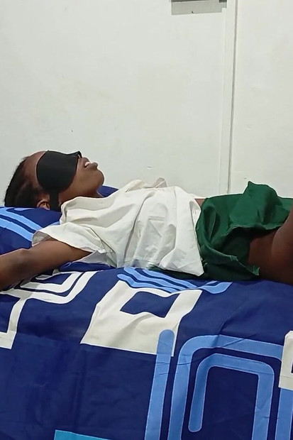 Anální prstění a šukání hubené africké teen lovet