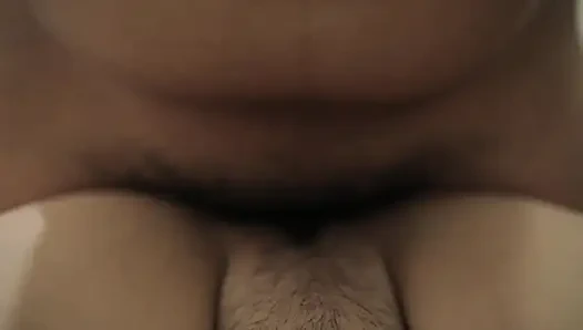 Saten tank üstü giyen Hintli kız vajinasına boşalana kadar sikiliyor