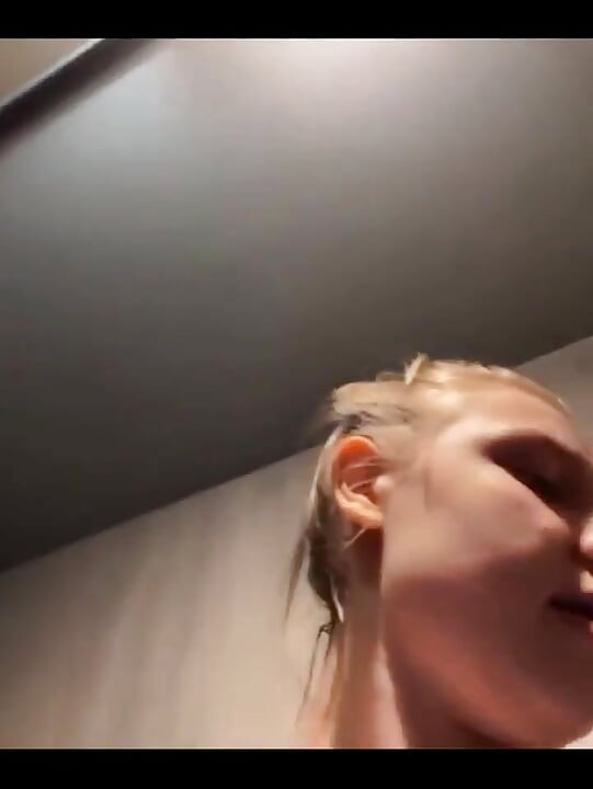 Blowjob terhangat pada dildo saya