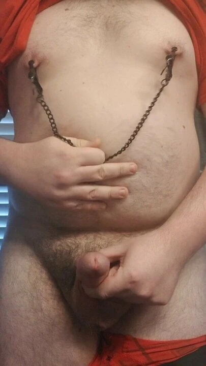 Bouncing my fat belly with nipple clamps on