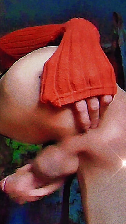 Sissy s-a schimbat în hainele surorii ei după ce, a bătute vibratorul mamei și... SISIFICARE DIN SONECHKA25: PARTEA 4.