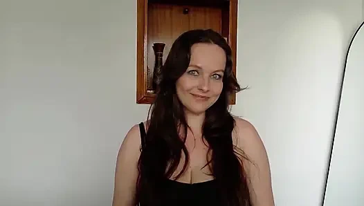 Примерка простого нижнего белья