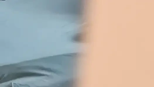 18 yaşındaki komşu beni mastürbasyon yaparken yakaladı - sonra evli amımı çiğ yetiştirdi