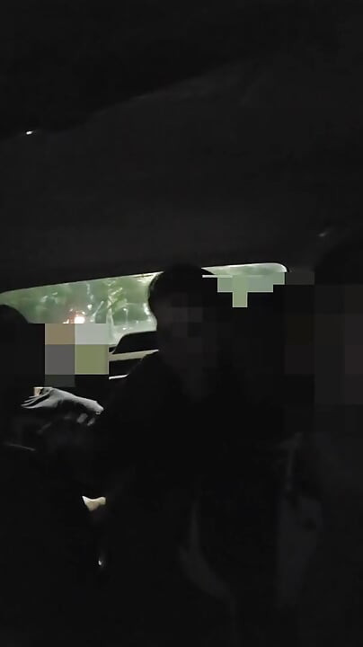 Am găsit un bărbat într-o piață publică, m-a futut în fața cuckold-ului