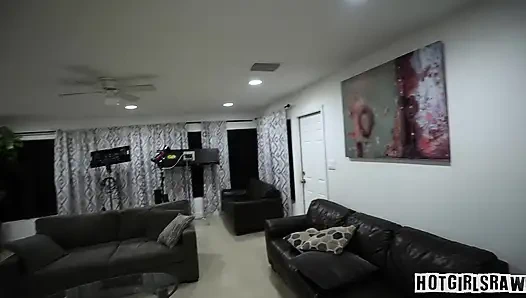 Rose si cewek gipsi lagi asik dientit kontol besar