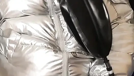 Gaz maskeli rebreather baloncuk eğlencesi.