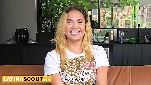 Aku tahu mahasiswi semok latina ini akan memilih LA daripada pacarnya.