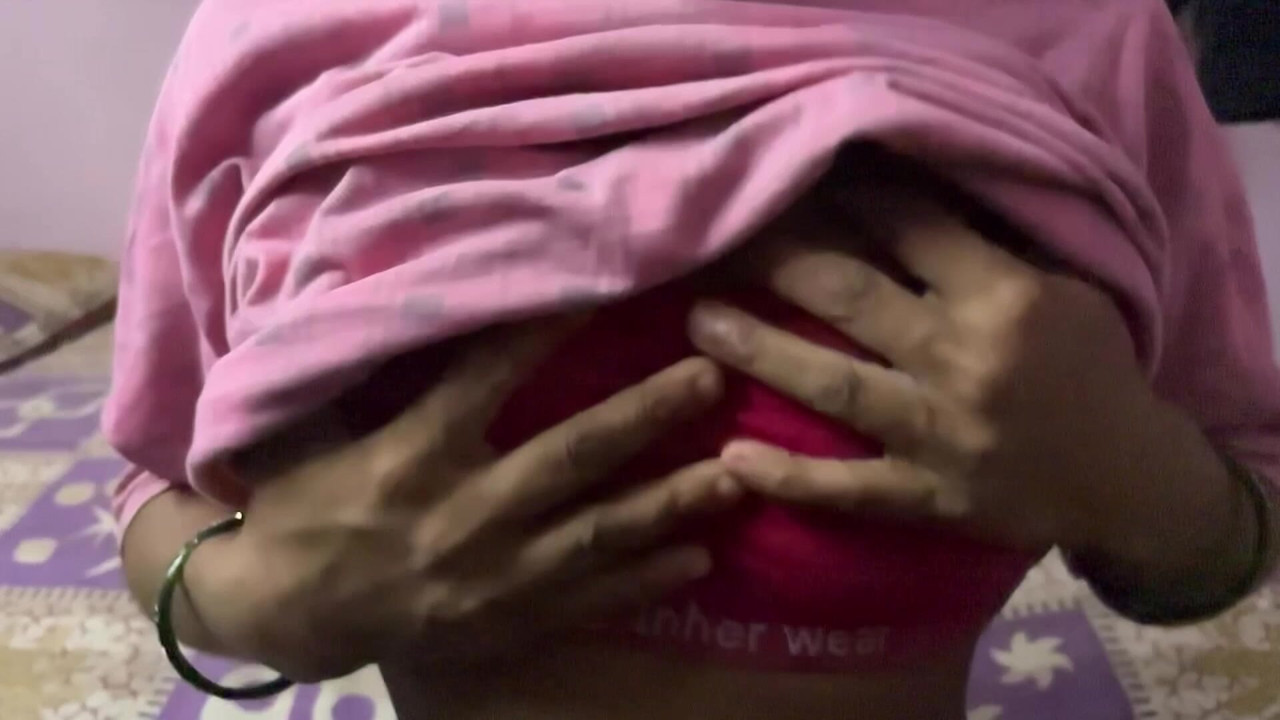 Deshi Girl Hot Video,  deshi  girl ki pahali bar nangi hoti huwe. Kam umer me boobs kitne badhe he, , hindi girl sex vide