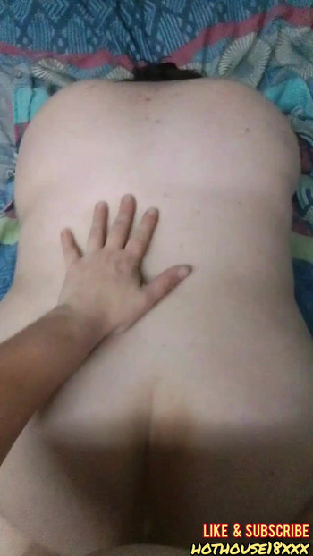 Fängslande ögonblick från "Ssbbw milf sitter på kuk, suger den och knullas hård bakifrån, stönar och få sperma på hennes stora"