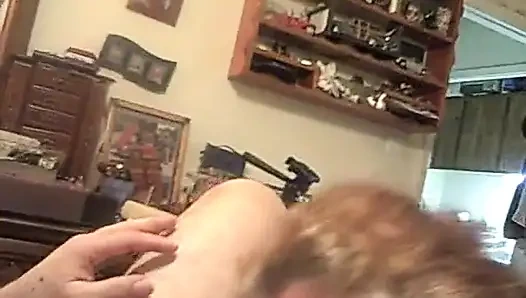 İri güzel hemşire Vicki yaşlı aşıklarım için sakso çekiyor