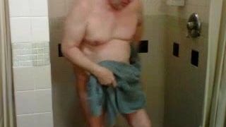 Tată la duș