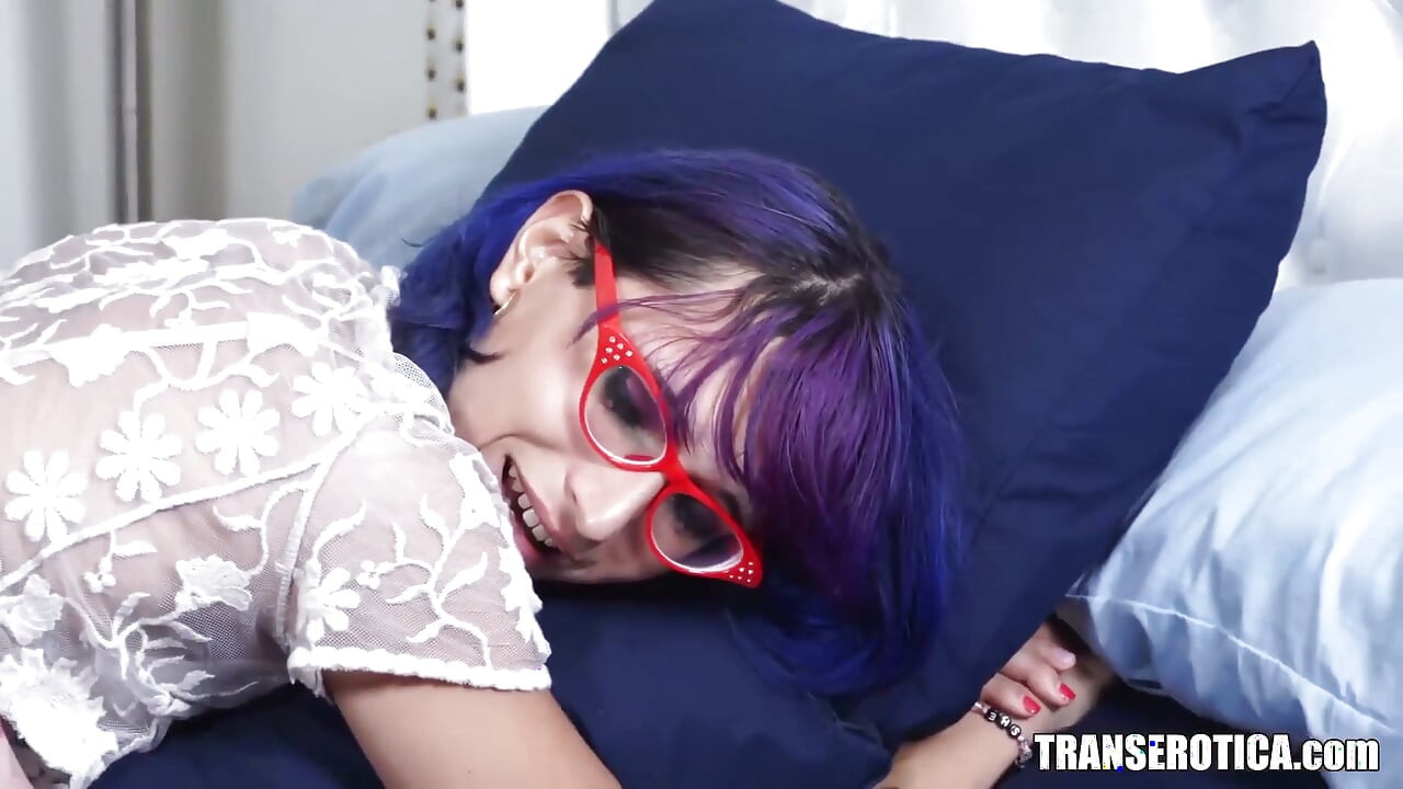 TRANSEROTICA Trans babe Flowergoth Roze fucked by Kai Bailey
