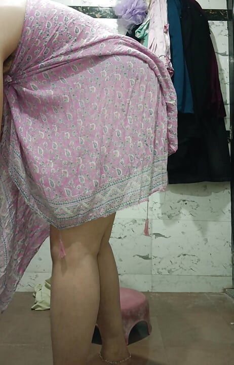 Priya bhabi hot body show in bathroom