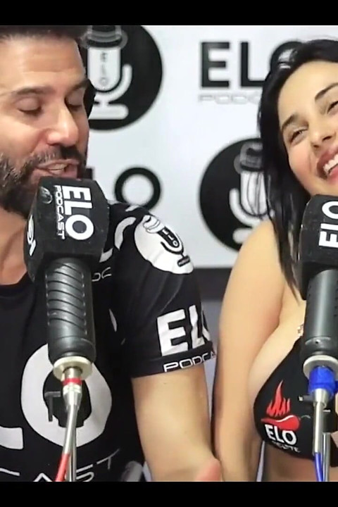 Wawancara bareng elo podcast berujung dengan banyaknya pertanyaan mesum yang bikin jenifer play sange berat