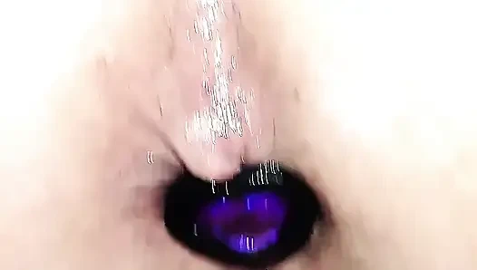 Mein nachbar fickt mich mit einem plug und endet in meinem arsch