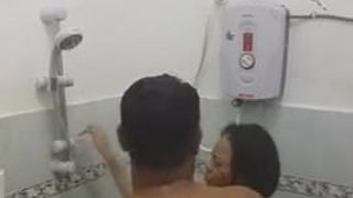 lungkondoi asian couple in bathroom