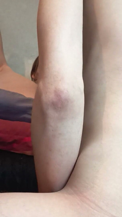 Betty uzima dildo i moje prste | Isječak 1
