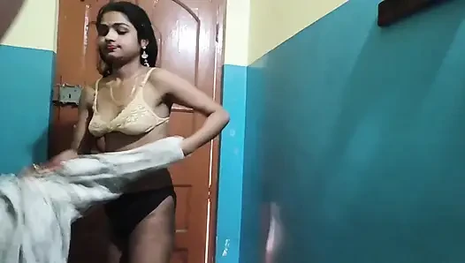 Cewek sange ini ditampar habis-habisan dan dientot habis-habisan sampai mengerang keenakan