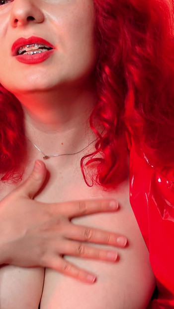 Emocionální okamžik z "ASMR JOI video zdarma - sexy řeči a přírodní prsa"