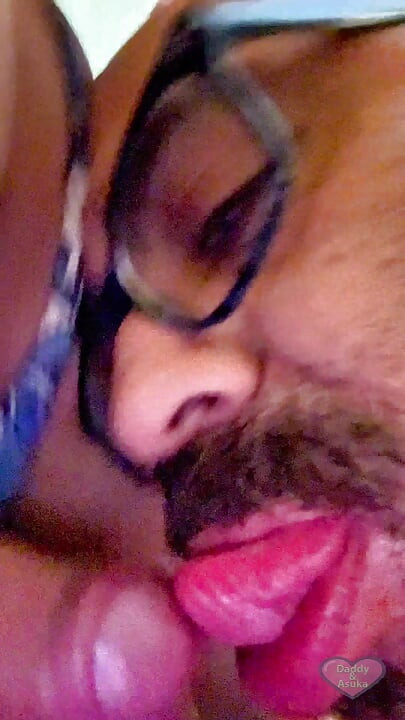 壮大なセッション:赤ちゃんがパパに広げられ、食べられ、吸われ、中出しされる