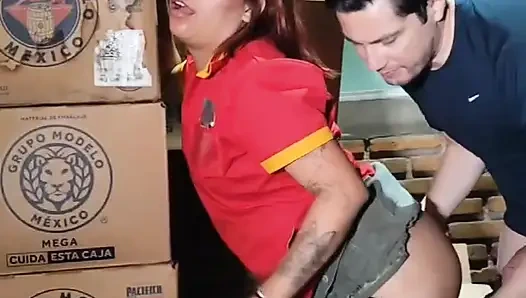 Aku kasir di toko di ruang bawah tanah