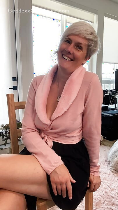 Hot Preview - Tapping My Best Friend’s Mom While He’s at the Gym