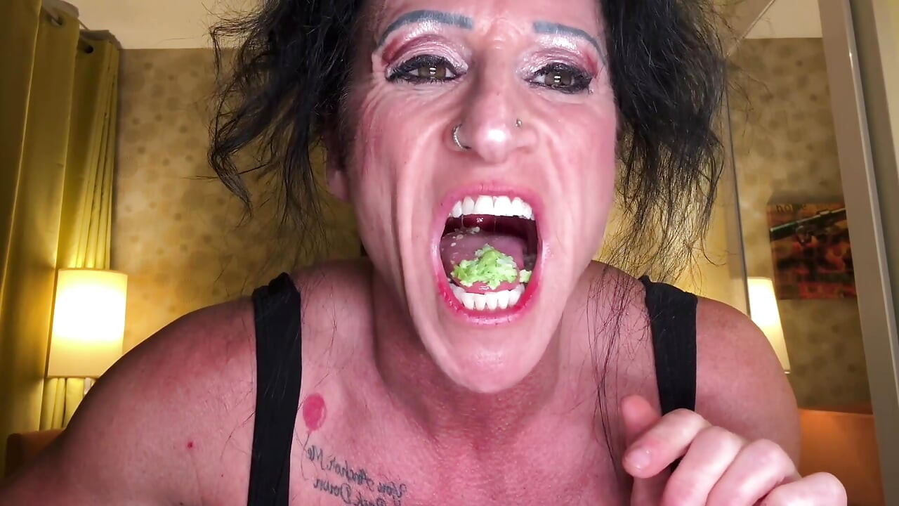 Gulp Thanksgiving: Goddess Kandy Feasts & Swallow You Down Her Throat