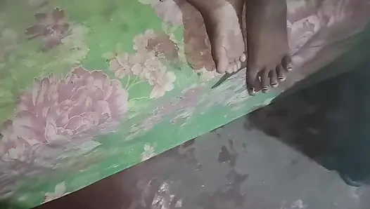 Aku memasukkan seluruh penisku ke dalam vagina berair istriku.
