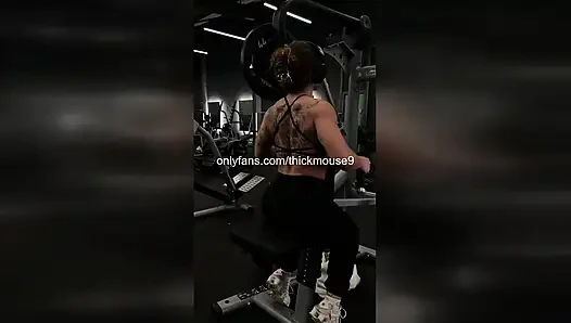 Tiktok genç kızın amcık kayması: kazara bakire maruziyeti!