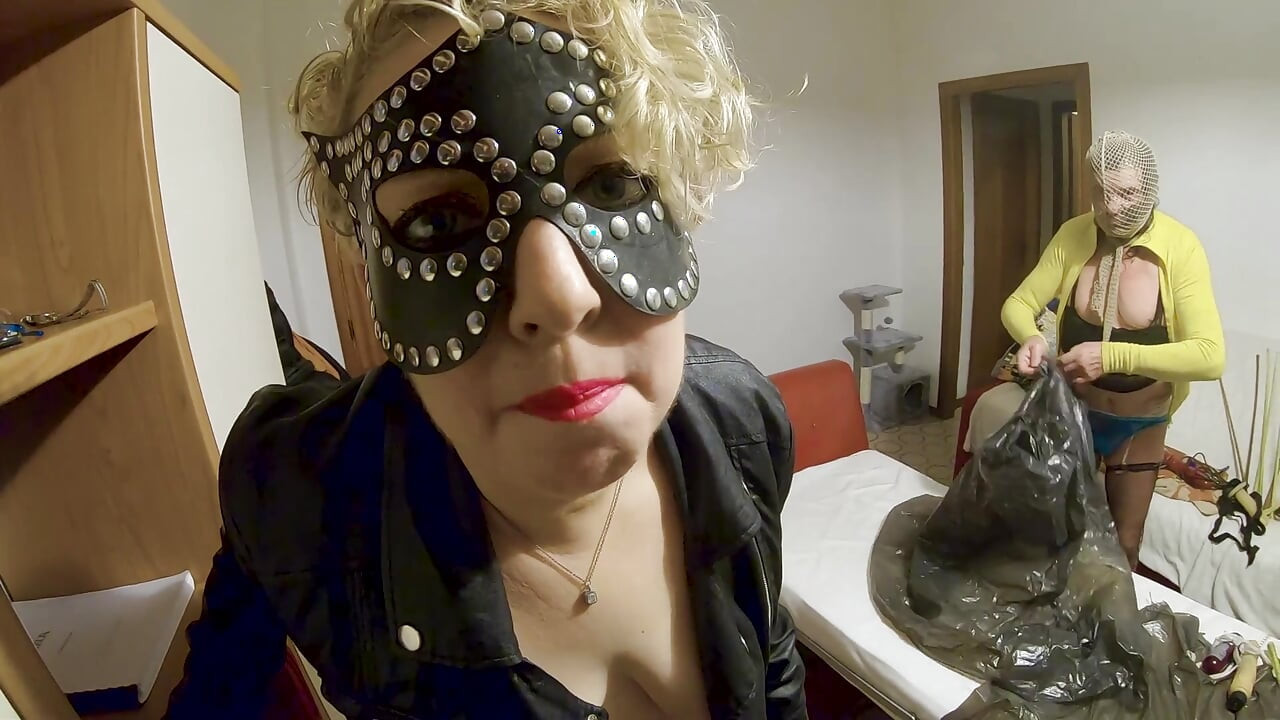 Miss Katryn, Kika and Slave O in new apartment