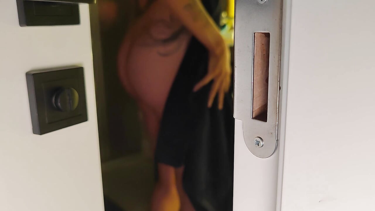 계모가 샤워 후에 저한테 섹스하게 해줬어요!