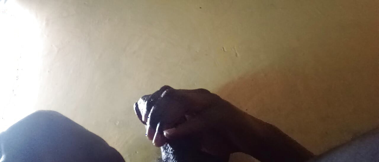 Acariciando meu grande pau preto