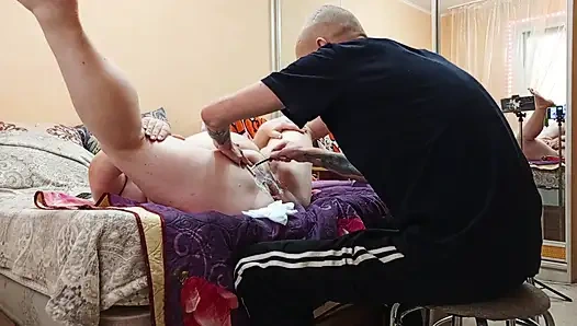 Shaved His Girlfriend's Meaty Pussy Then Did a Fisting Before Squirting