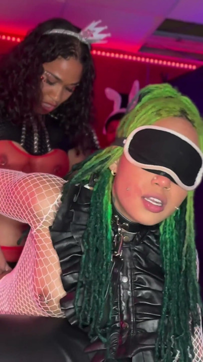 Kinky Wonderland 3some