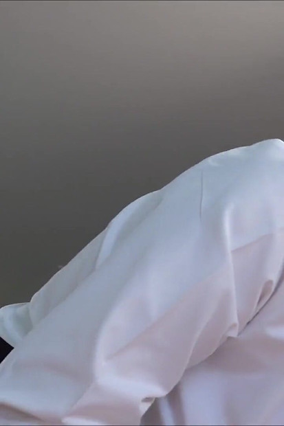 Lucky Bastard berkongkek dengan hotwife gila seks