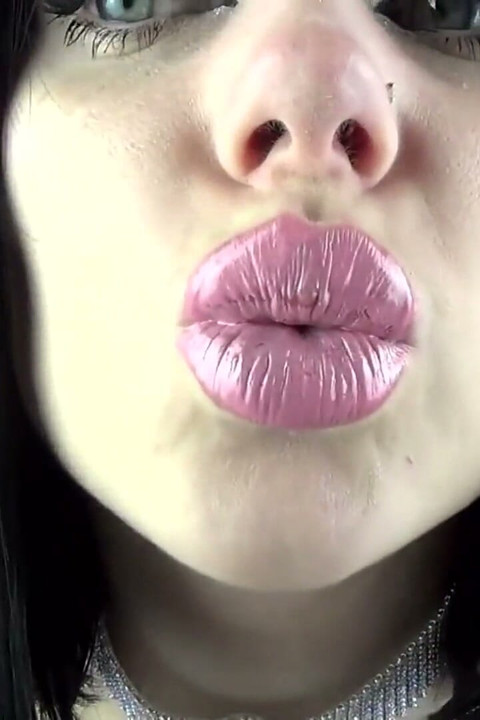 Let's fantasize about my sexy pink lips