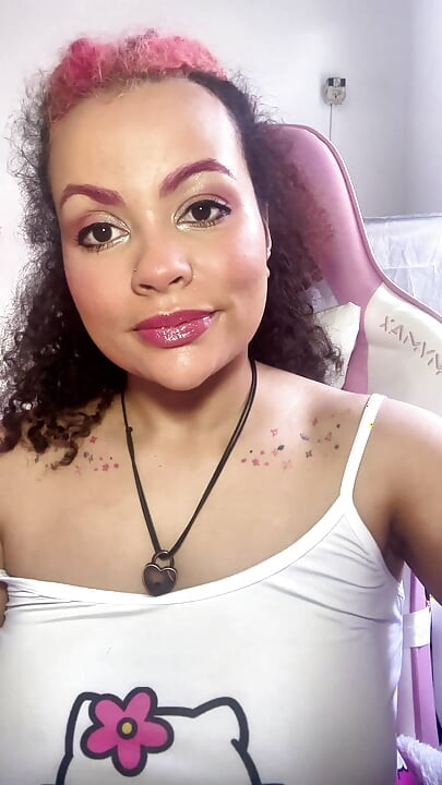 Preparando-se para cosplay con - Varesa Genshin Impact