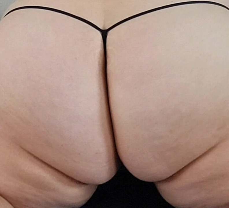 थोंग 🍑 में मेरी बड़ी, मोटी गांड