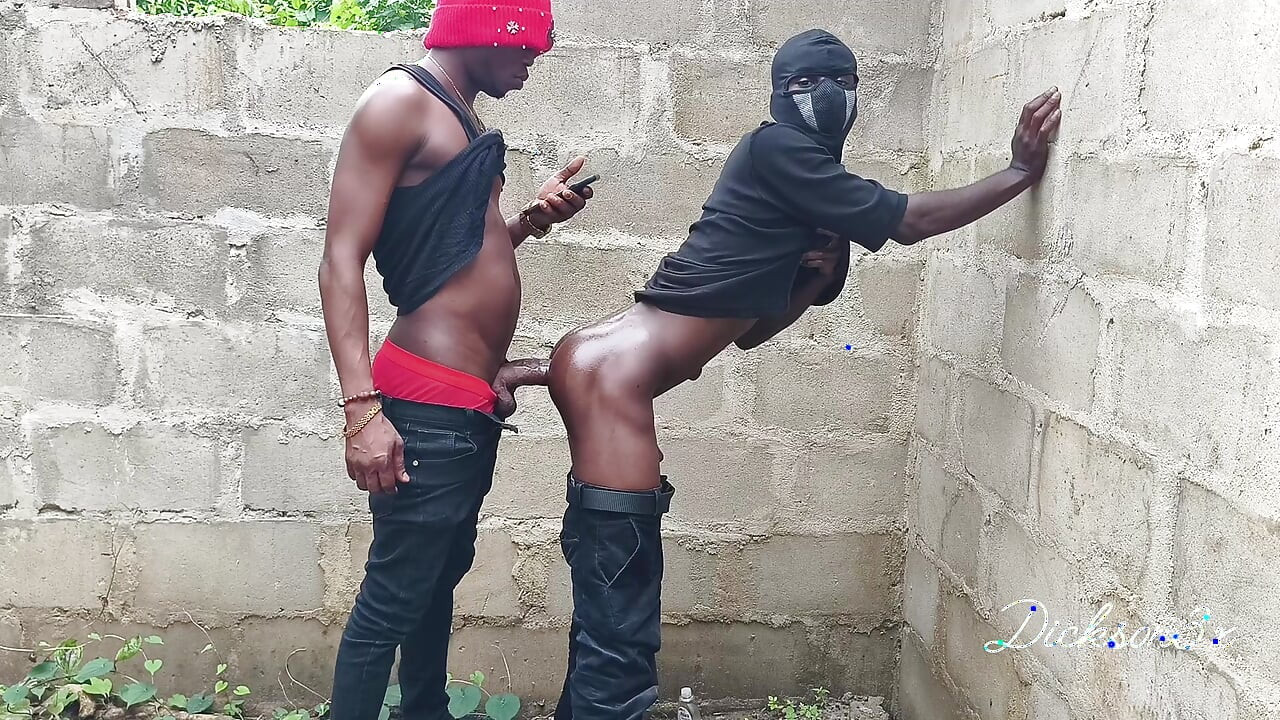 Bend Ebony Creamy Bussy in an Uncompleted Building