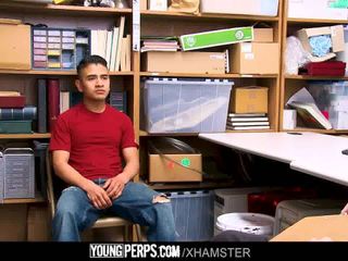 Youngperps - Latijnse man uitgekleed en geneukt door een winkelcentrumagent