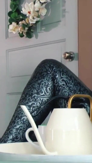 Moment clé de « Jeux de rôle fétiche en latex du caoutchouc (ma vieille vidéo) - Arya Grander, domination féminine femdom positive »