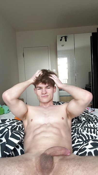 Twink cums on his abs