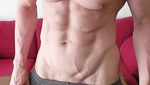 6'7" kaslı asılı dom gösteriş yapıyor, büyük zenci yarağını okşuyor ve sert boşalıyor