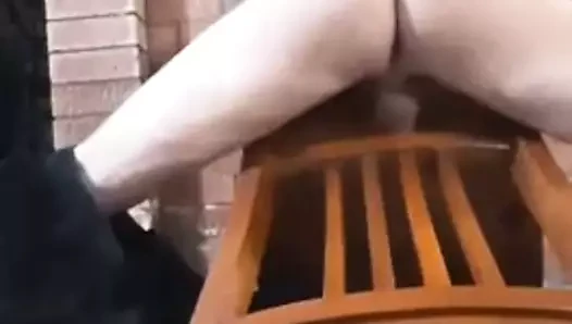 Kahrolası benim sandalye ve cumming biraz büyük bir yük geri tutuyor