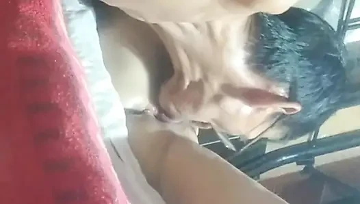 Cewek itu suka banget ngecrot kontolnya ke memek pantat