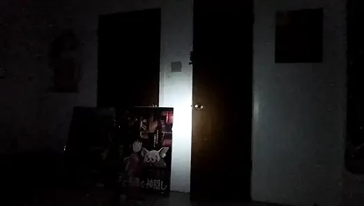 Cewek nakal dolly ini bersembunyi di lemari bajumu